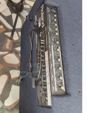 Roland Kc 880 Keyboard Combo