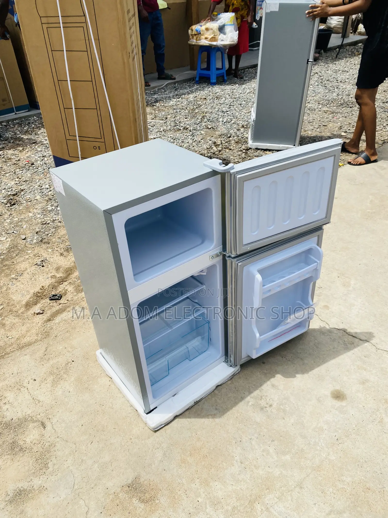Fast Chilling Nasco Nas F2-11 Bottom Freezer Fridge.