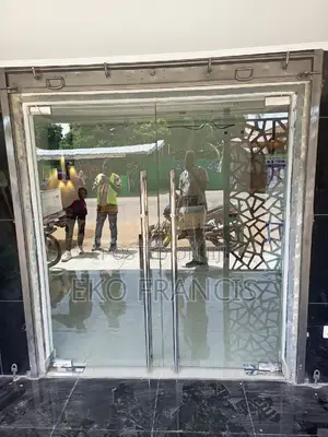 Frameless Glass Door. C.G.S
