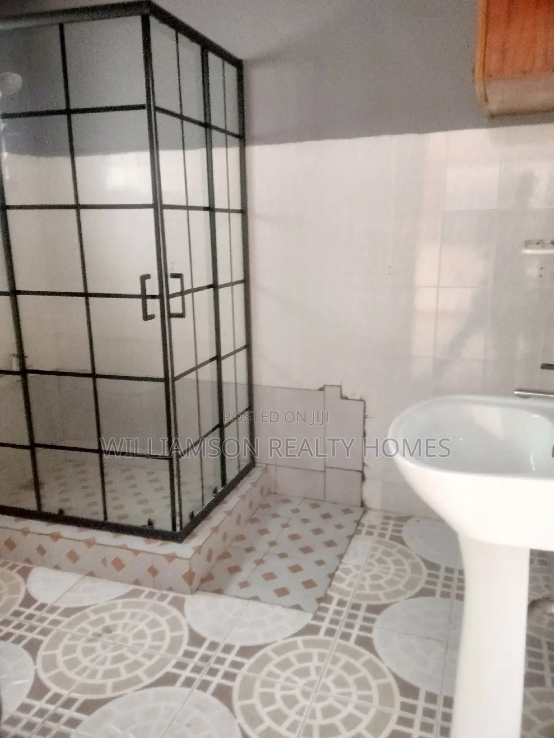 3bdrm House in Community 20 Estate, Spintex for rent