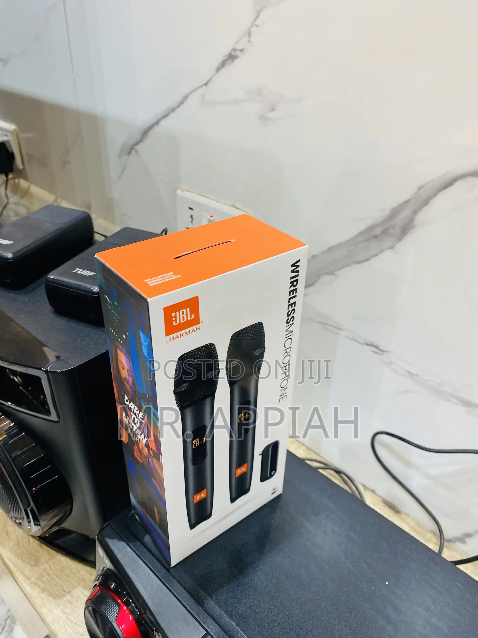 Sleek Jbl(Black)Wireless Microphone System.
