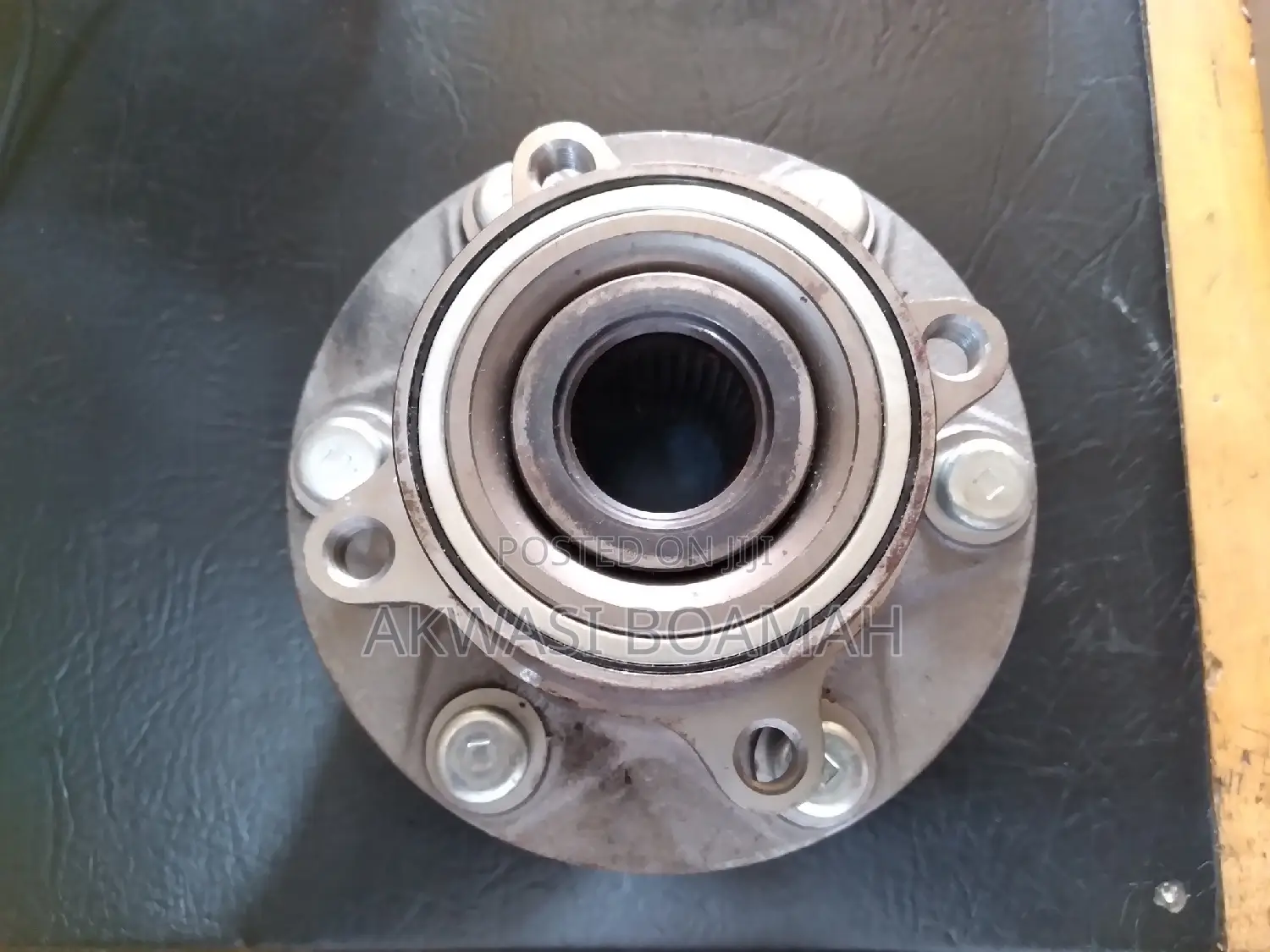 Mitsubishi Pajero Montero Front Hub