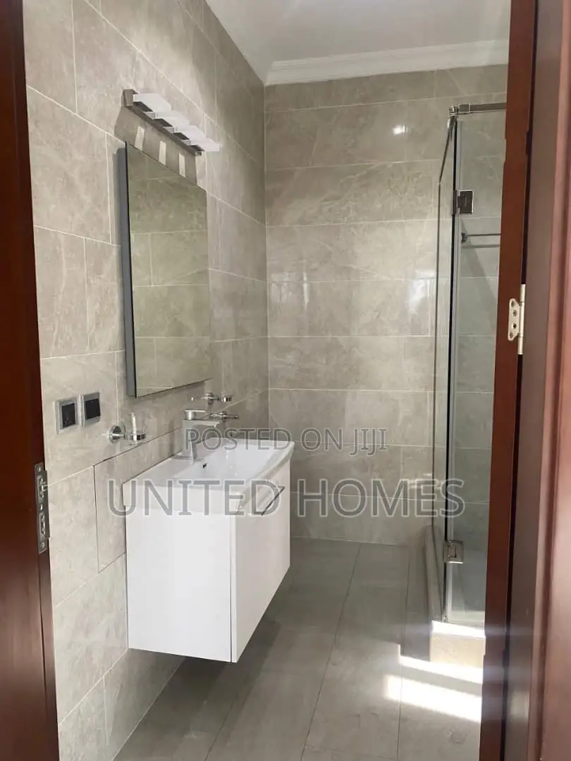 7bdrm House in East Legon for rent