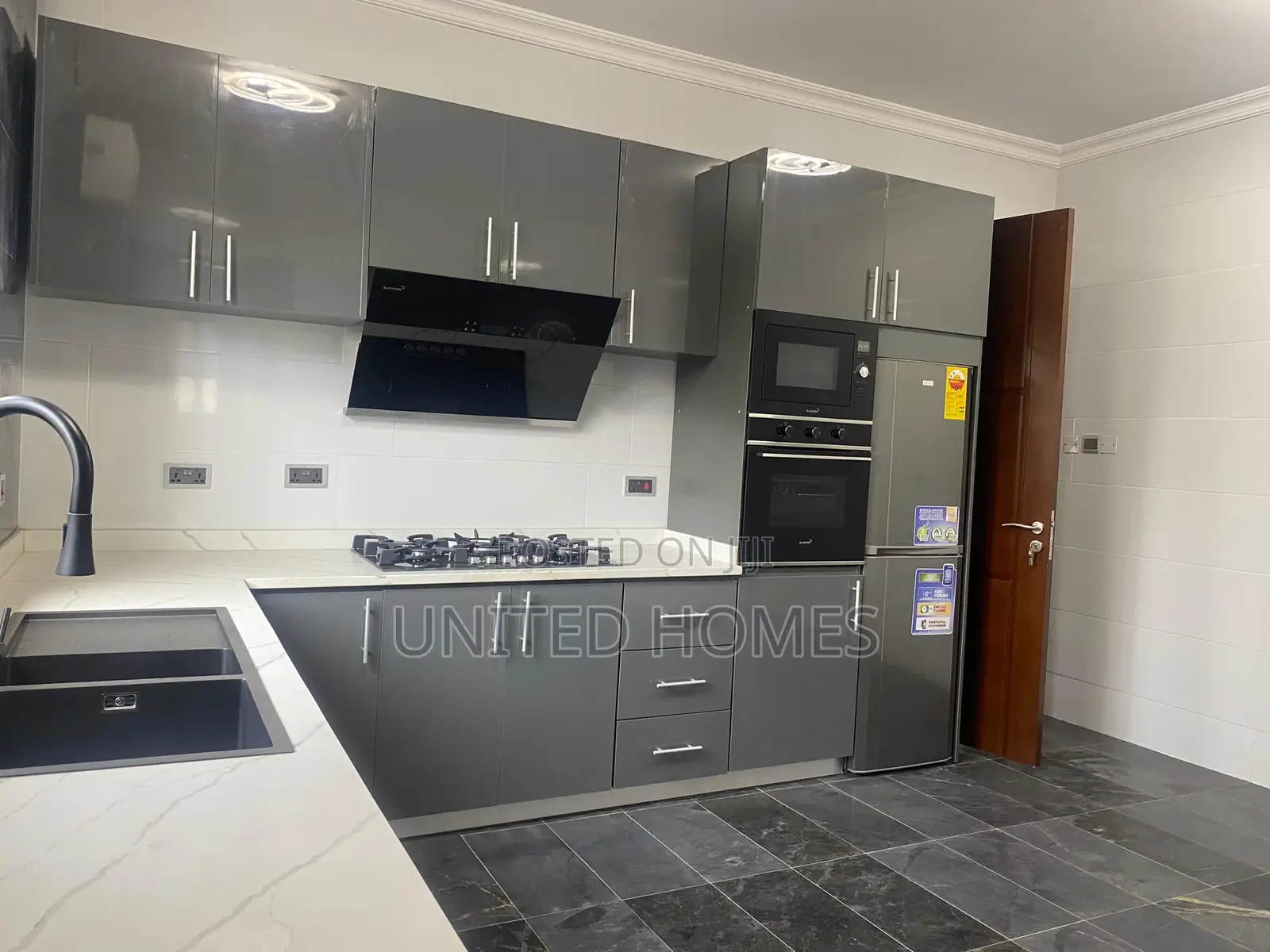 7bdrm House in East Legon for rent