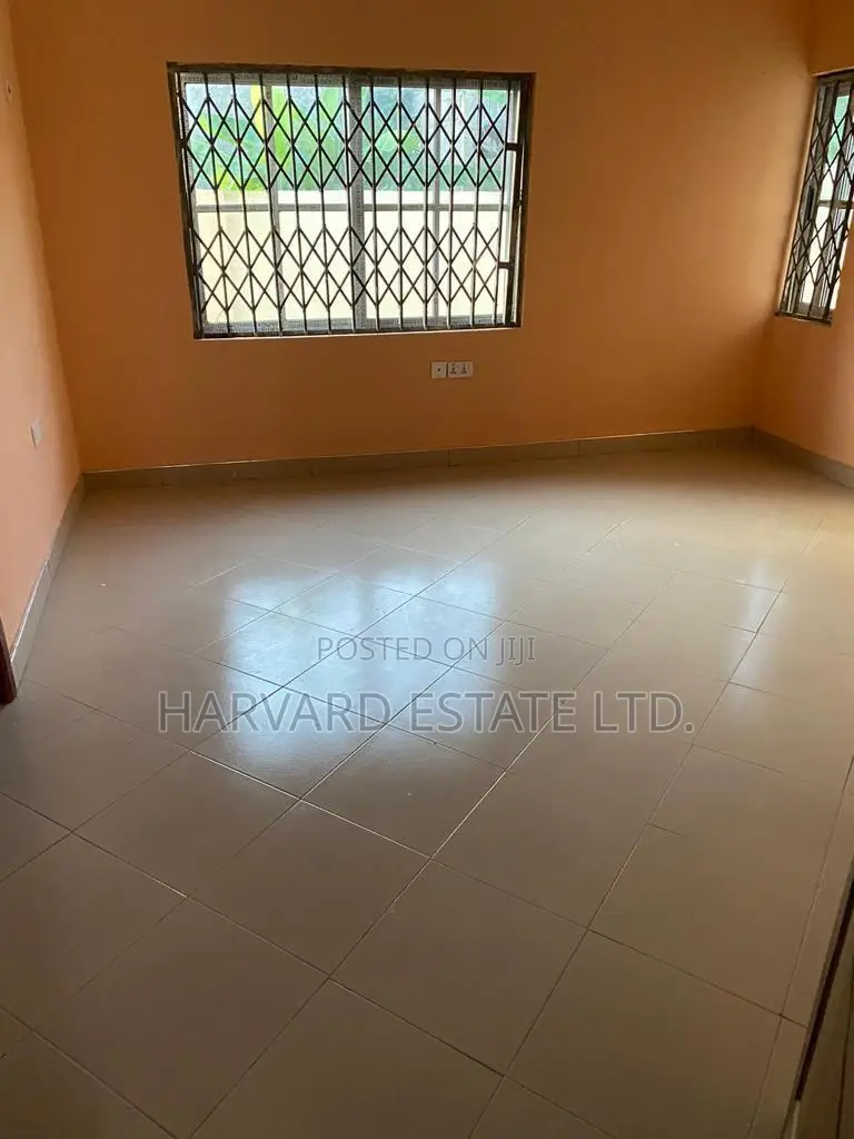 5bdrm House in Ejisu Baworo, Kumasi Metropolitan for sale