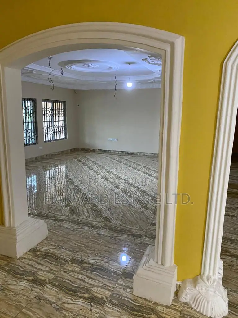 5bdrm House in Ejisu Baworo, Kumasi Metropolitan for sale