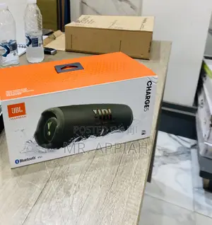 Elegant Green JBL Charge 5 Portable Bluetooth Speaker(40W).