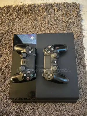 Playstation 4 Standard With 2 Controllers New Games
