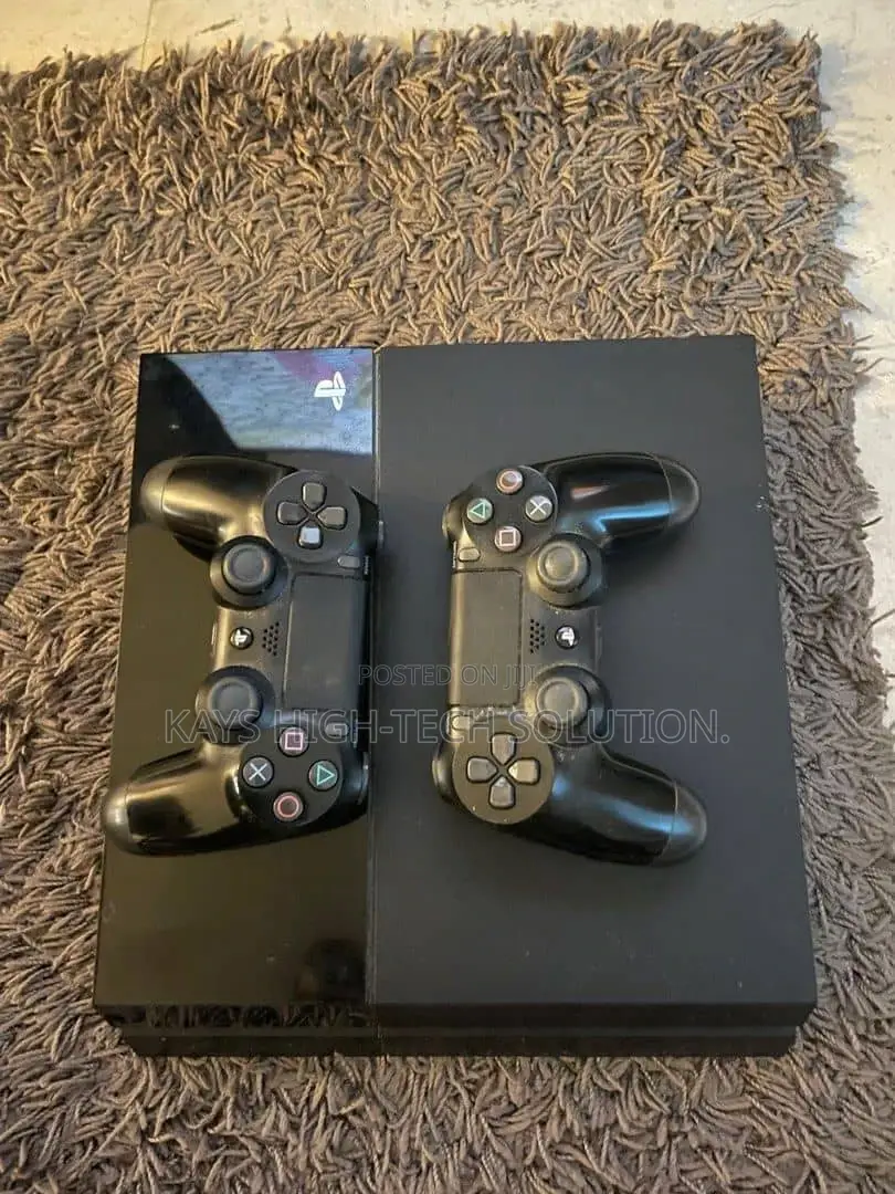 Playstation 4 Standard With 2 Controllers New Games