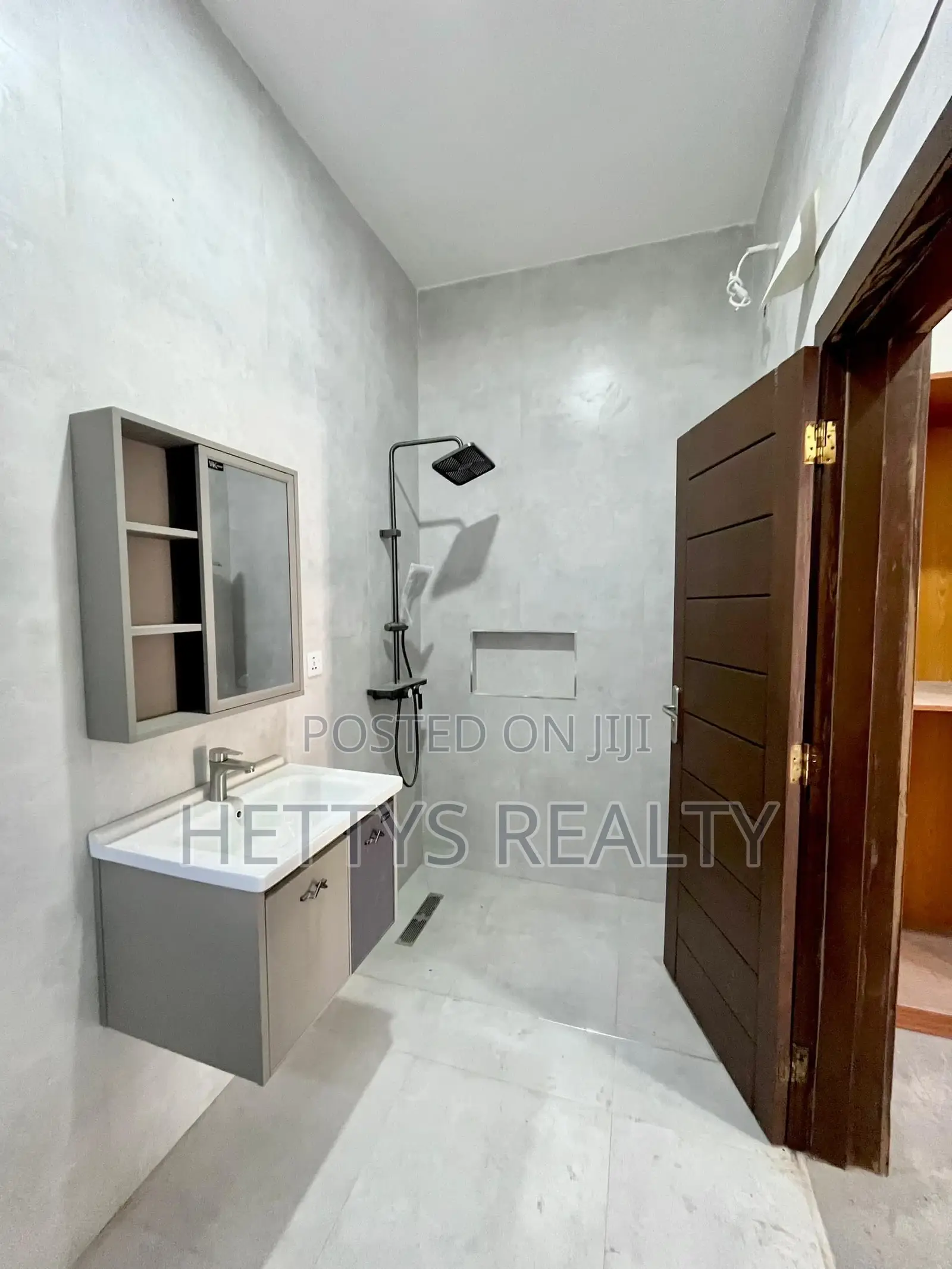 3bdrm House in Pokuase for sale
