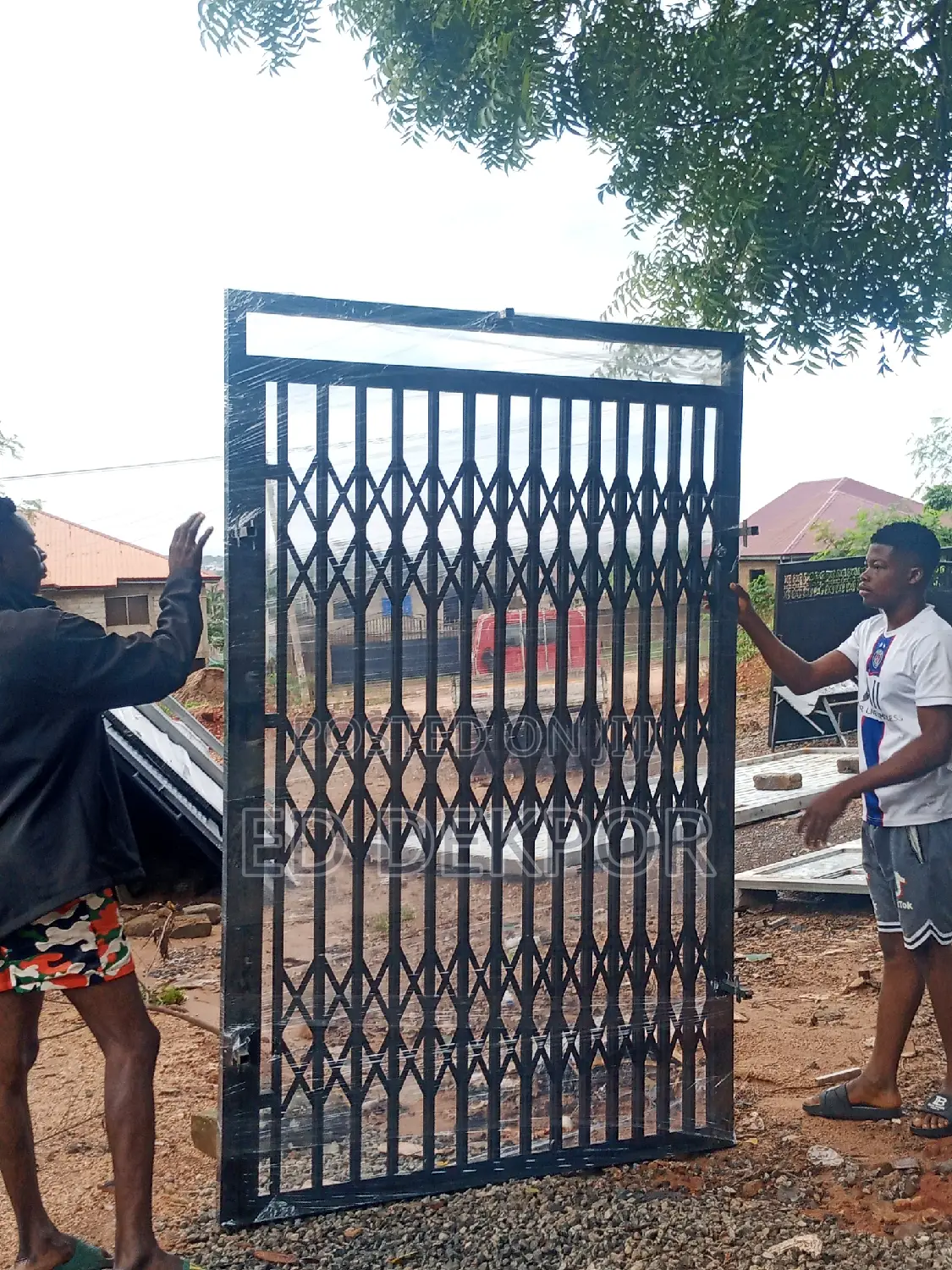 Pasisco Metal Gate