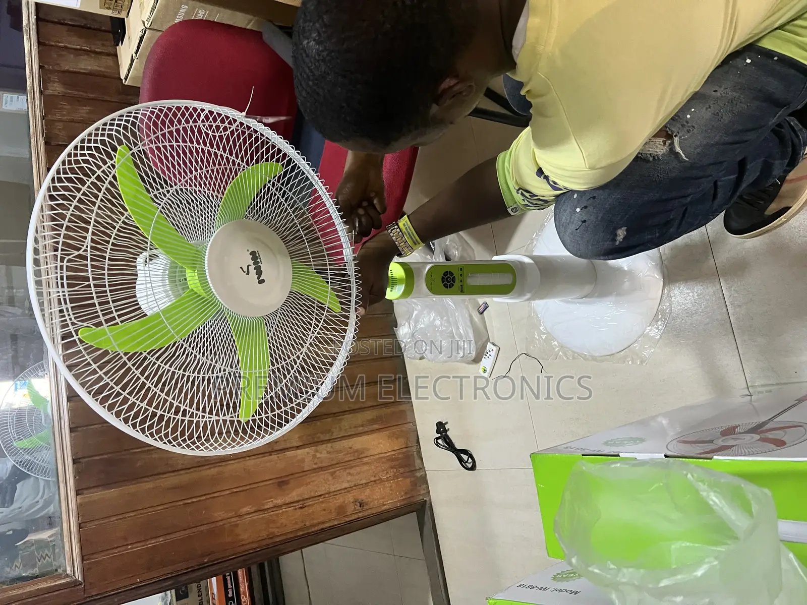 Iwin Dc Ac Solar Rechargeable Stand Fan, External Battery