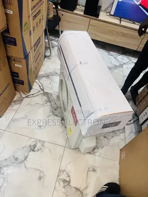 Powerful Airflow Split R410 Gas White TCL 1.5hp Ac. Inverter