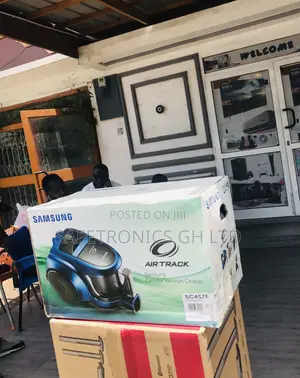 Adjustable Black/Blue 20 Liters Samsung Vacuum Cleaner