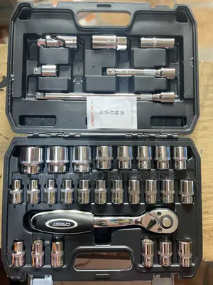 32 Pieces Socket Wrench Set