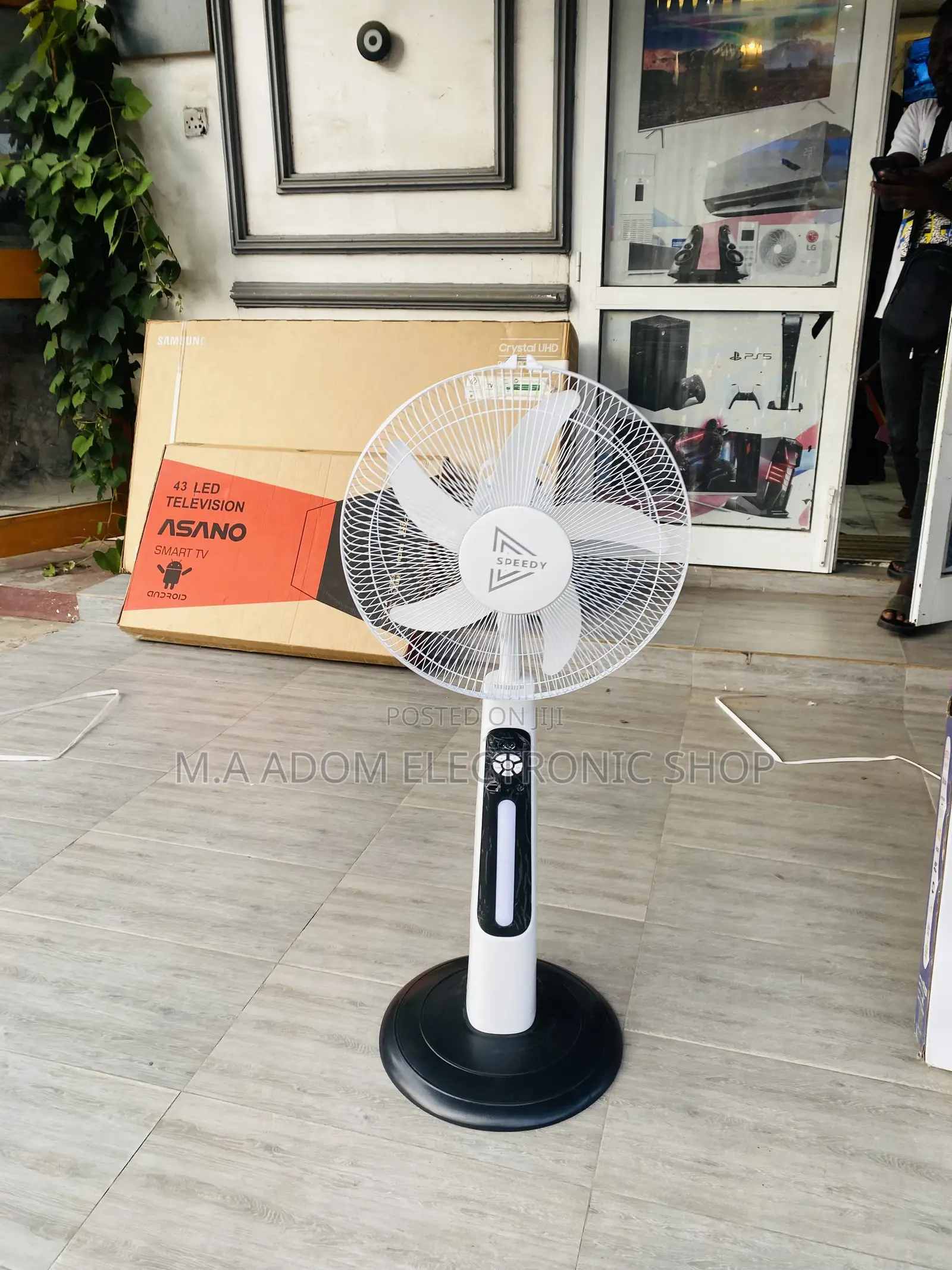 High Quality Speedy Rechargeable Electric Standing Fan.