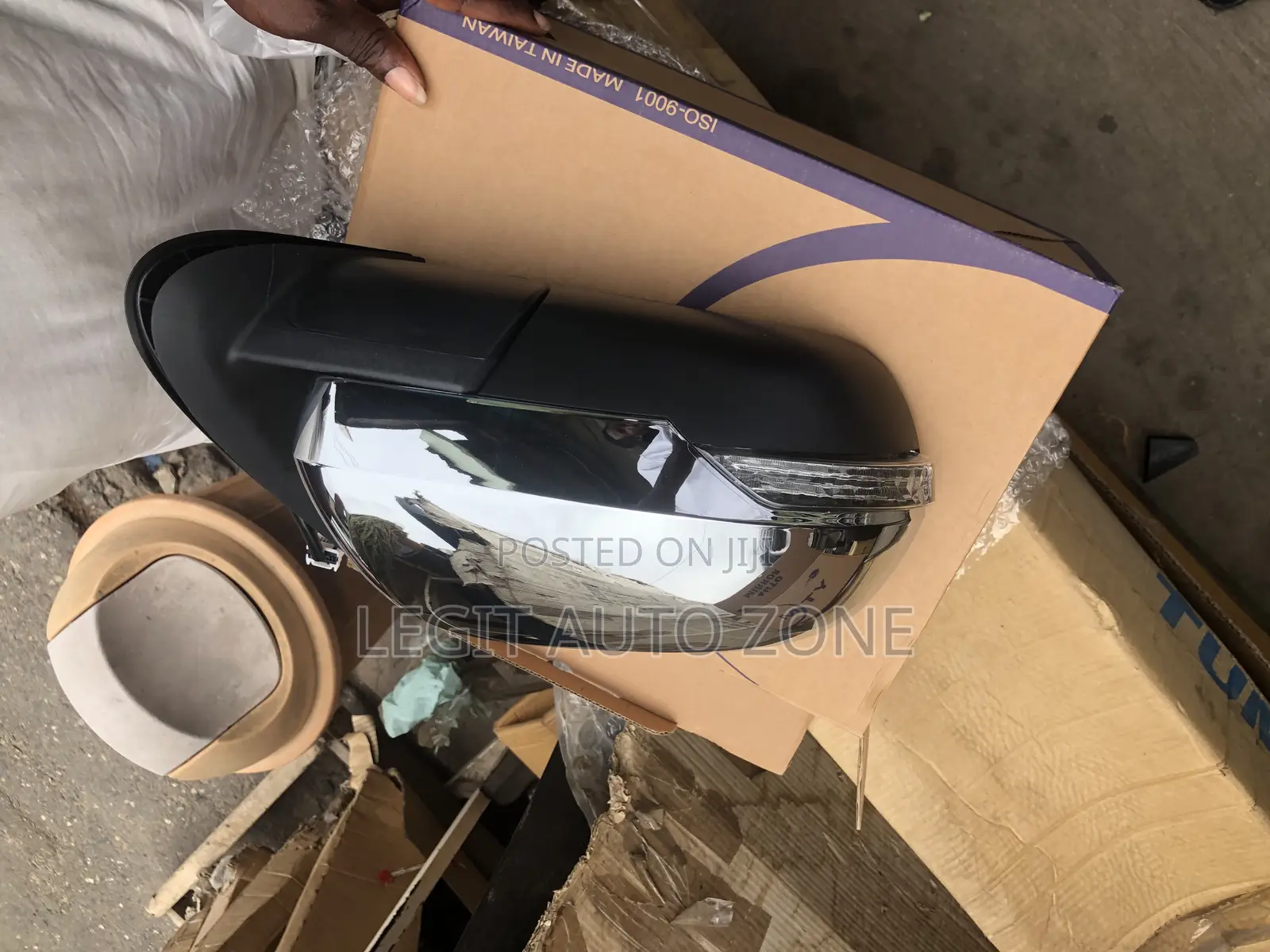 Mitsubishi L200 Complete Mirror With Light
