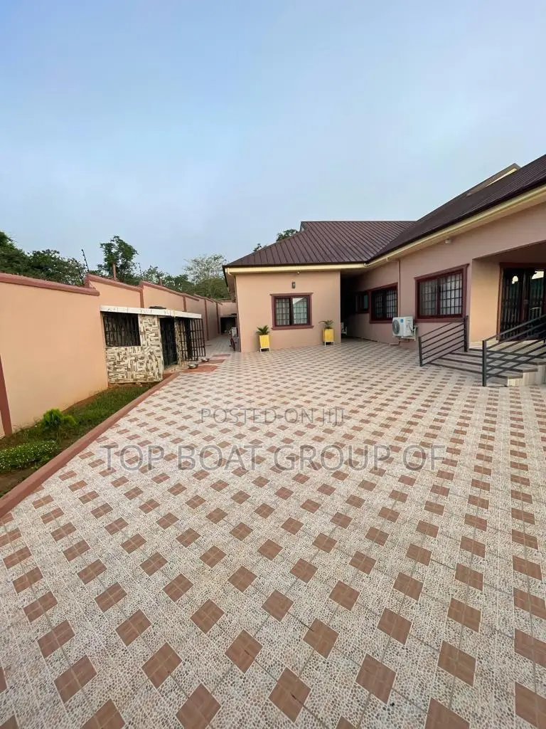 Furnished 4bdrm House in Top Boat Estate, Kumasi Metropolitan for sale