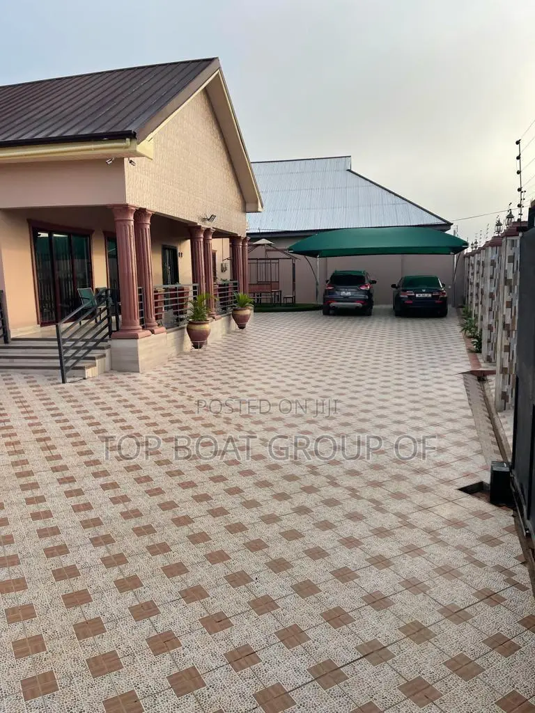 Furnished 4bdrm House in Top Boat Estate, Kumasi Metropolitan for sale