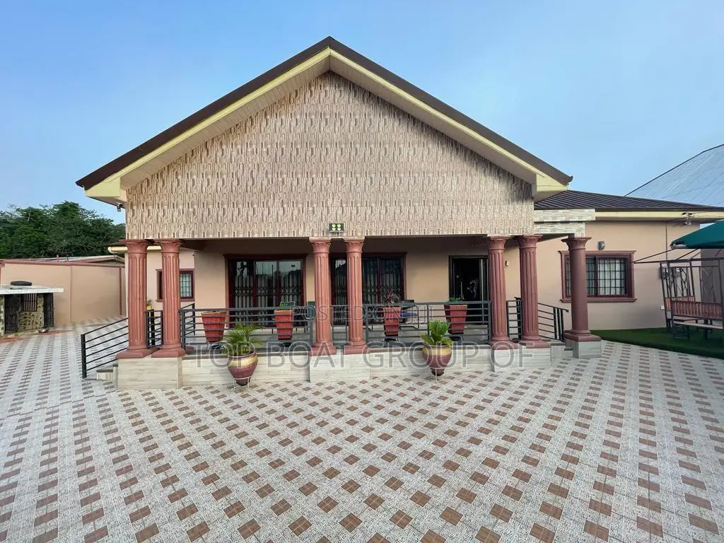 Furnished 4bdrm House in Top Boat Estate, Kumasi Metropolitan for sale