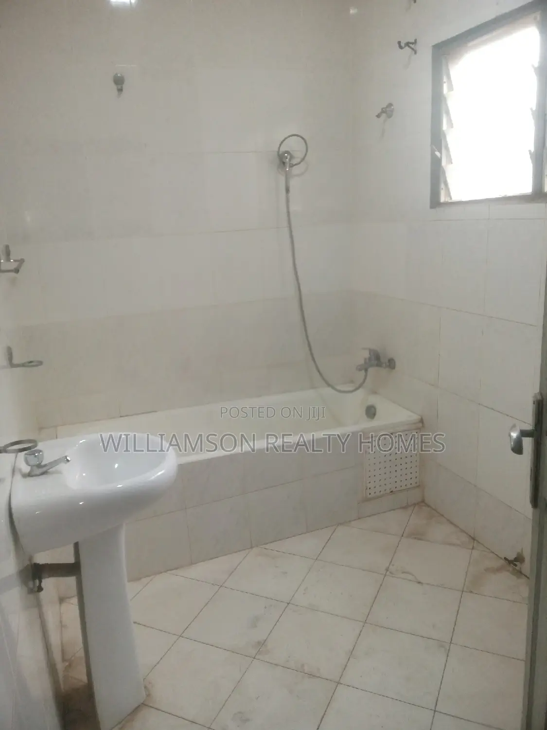 4bdrm House in Community 18 Area, Spintex for rent