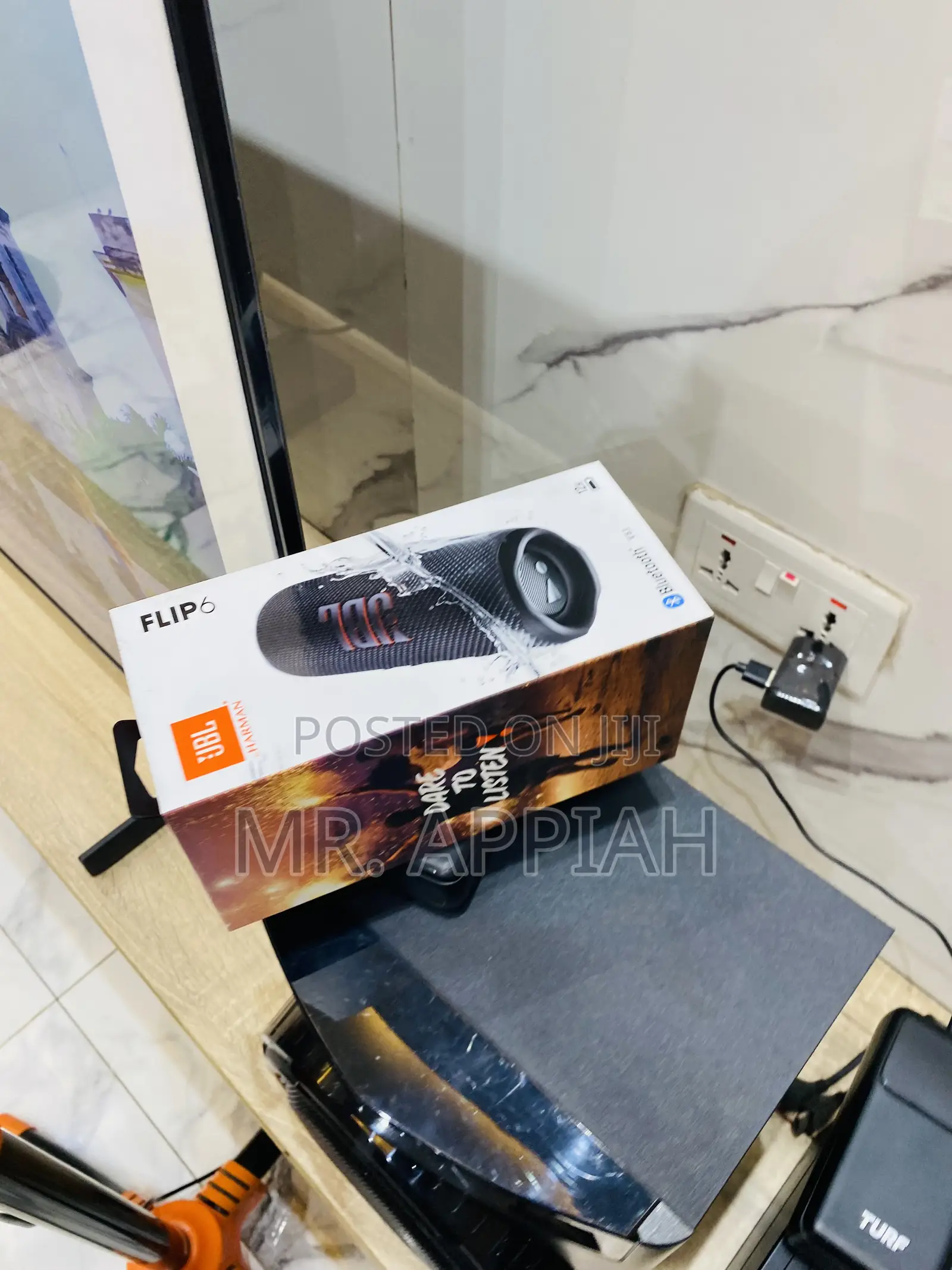 Sealed JBL Flip Wireless(Black)Rechargeable Speaker.