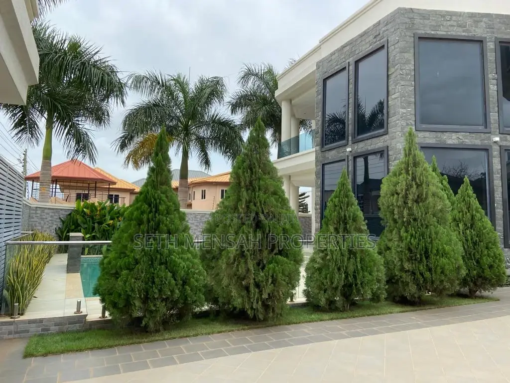 6bdrm Apartment in East Legon for sale