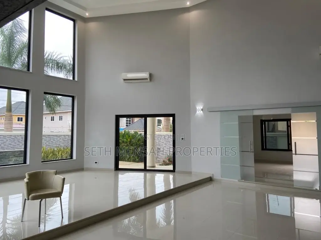 6bdrm Apartment in East Legon for sale