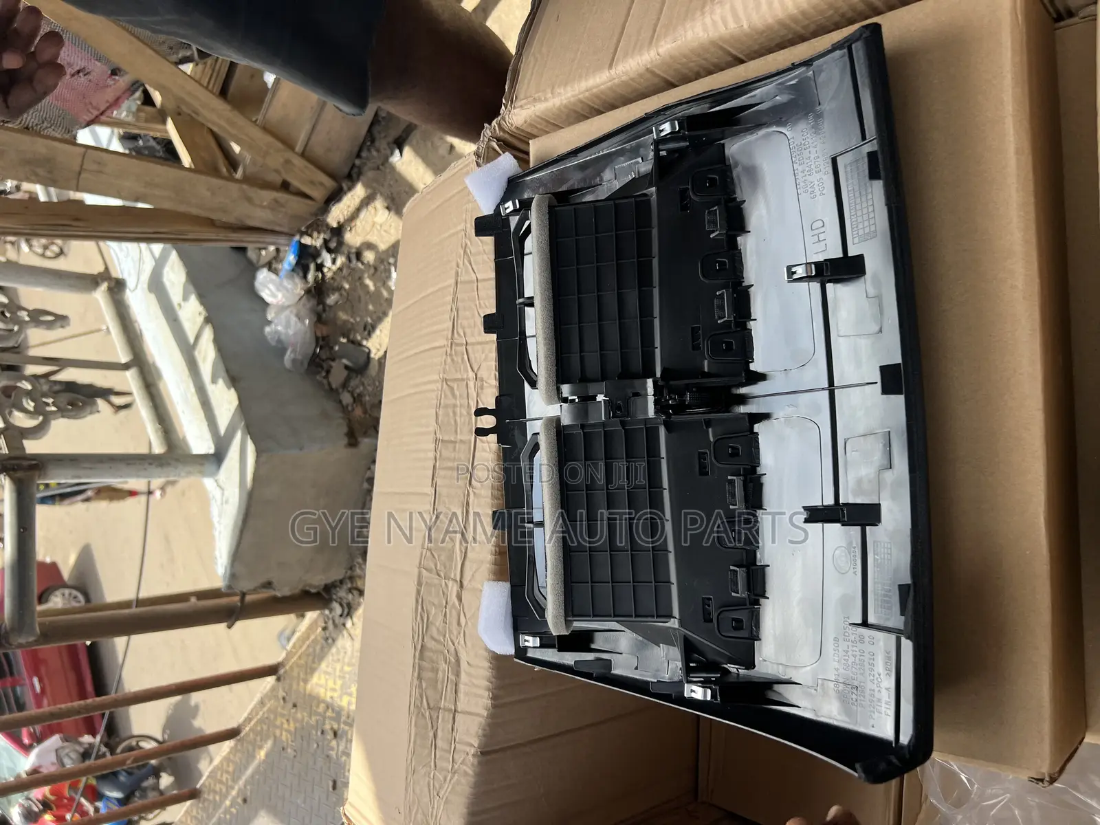 Nissan Versa 2010 Dashboard Vent
