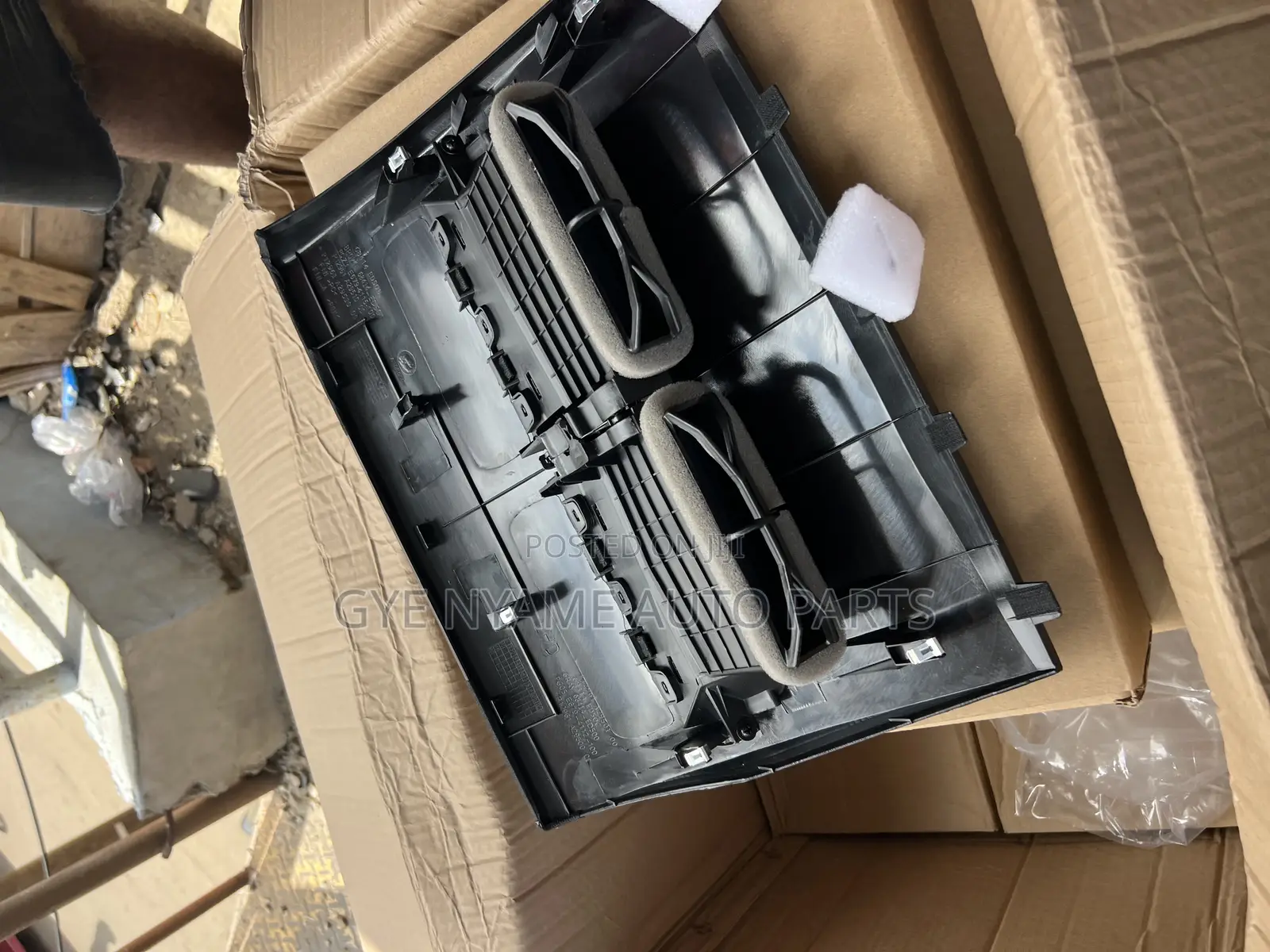Nissan Versa 2010 Dashboard Vent