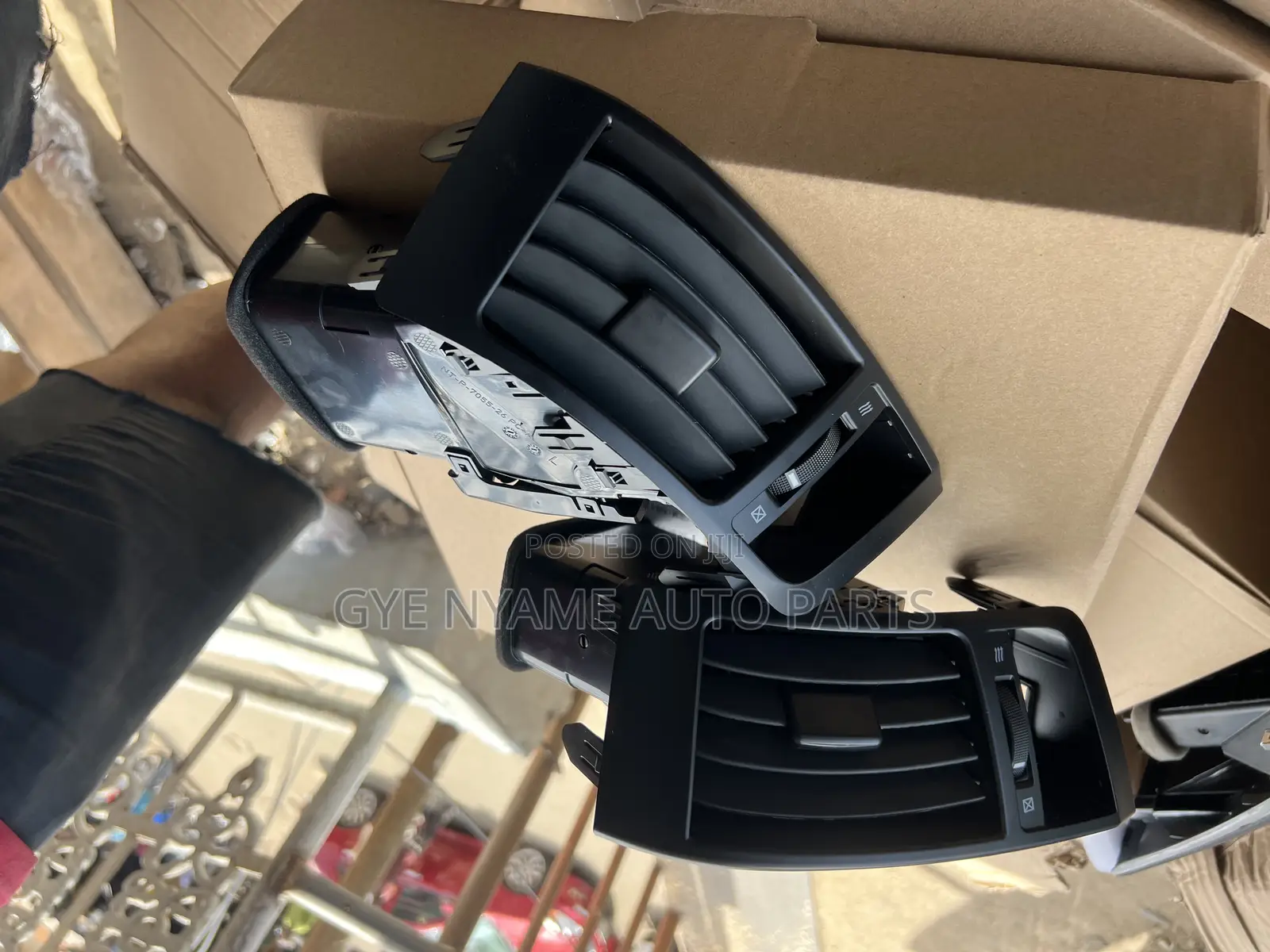 Toyota Land Cruiser V8 Dashboard Vent