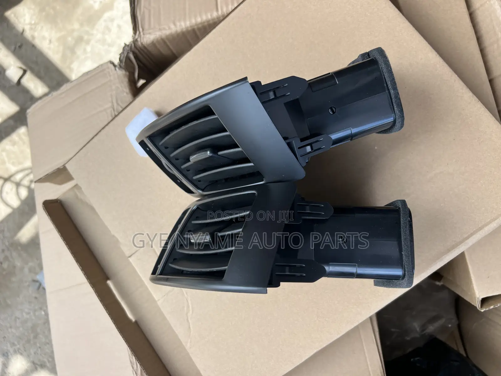 Toyota Land Cruiser V8 Dashboard Vent