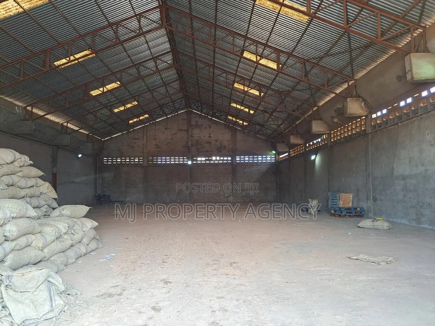 700 SQM Warehouse at Tema
