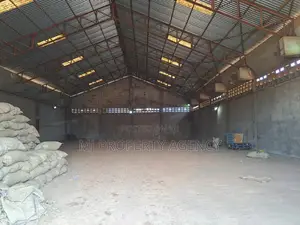 700 SQM Warehouse at Tema