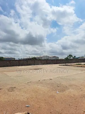 700 SQM Warehouse at Tema