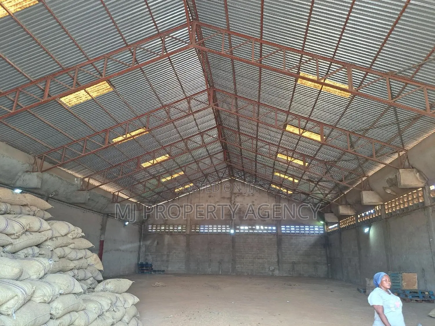700 SQM Warehouse at Tema