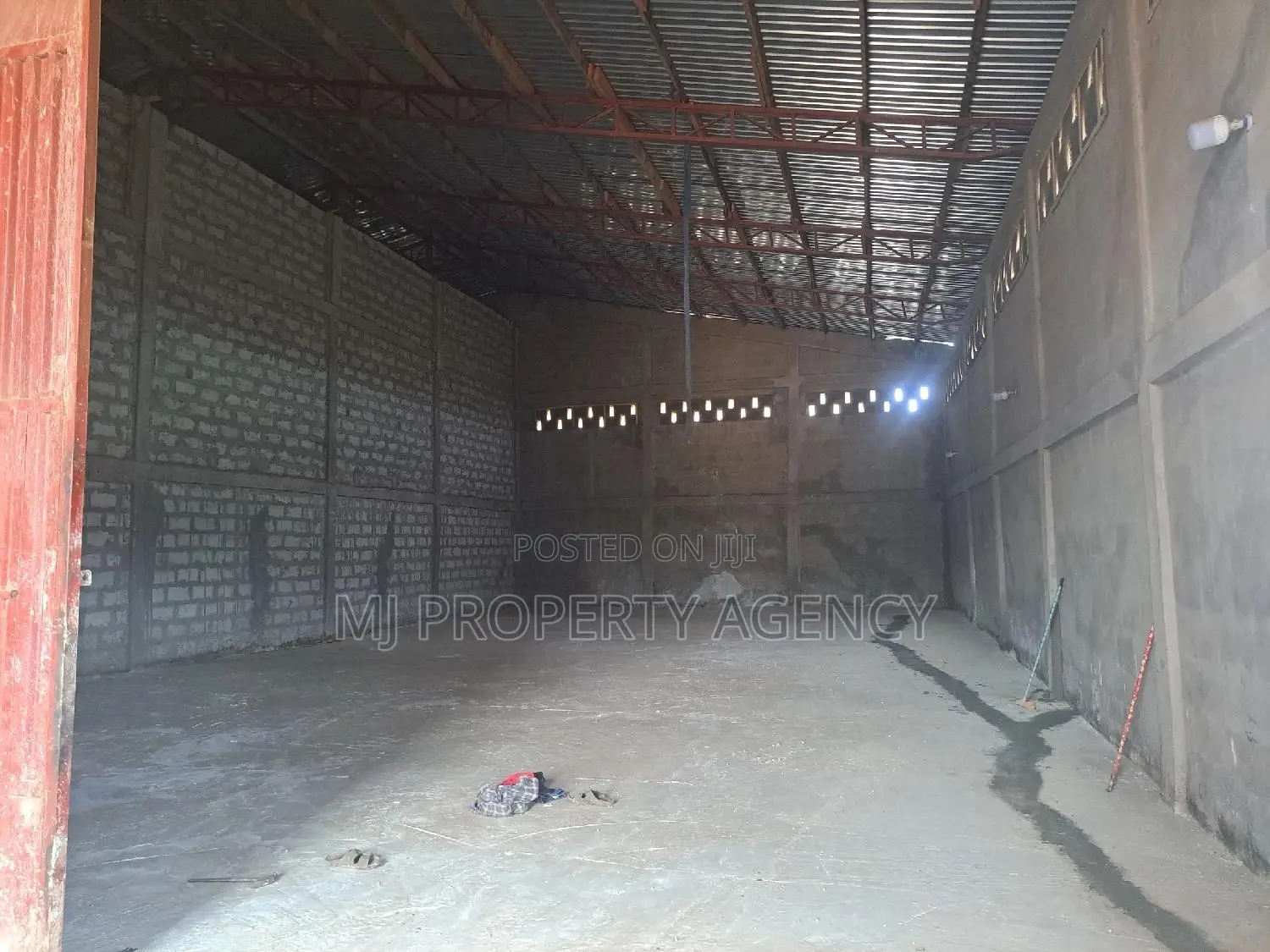 400 SQM Roadside Warehouse