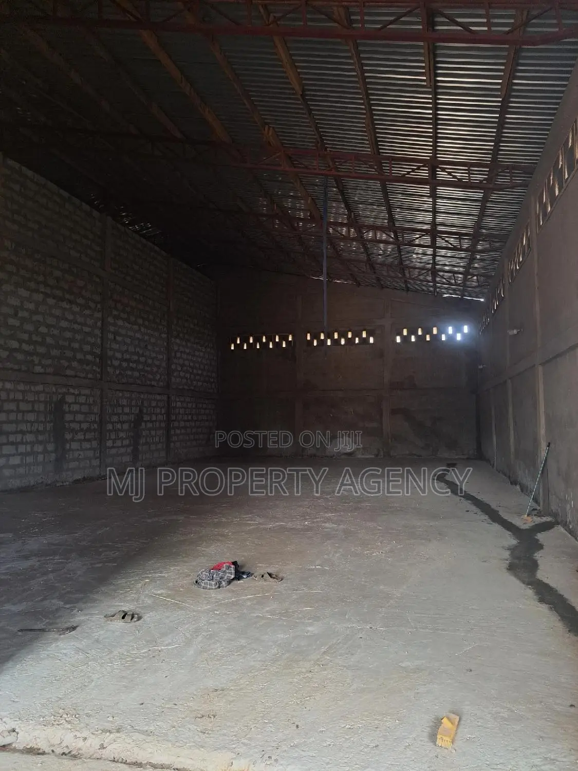400 SQM Roadside Warehouse