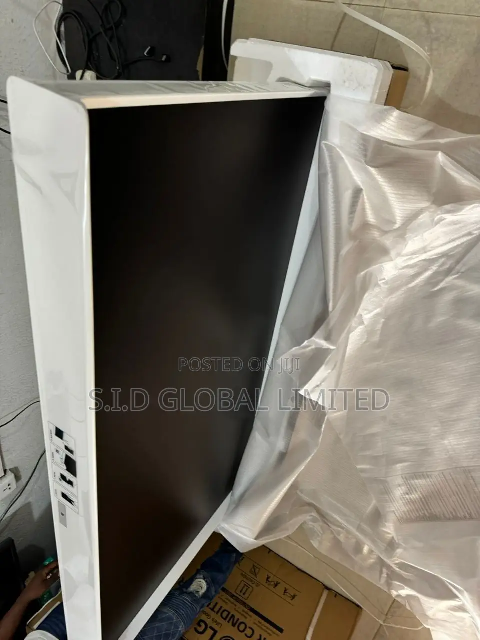 Opt Awesome Samsung QA65LS01BAUXZN QLED Television 65inch