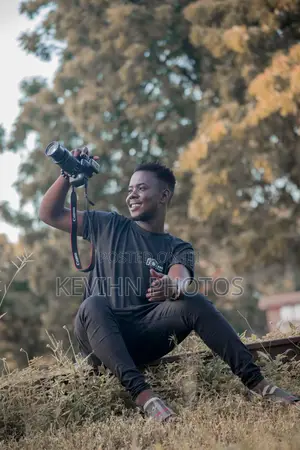 Am a Professional Photographer and Videographer