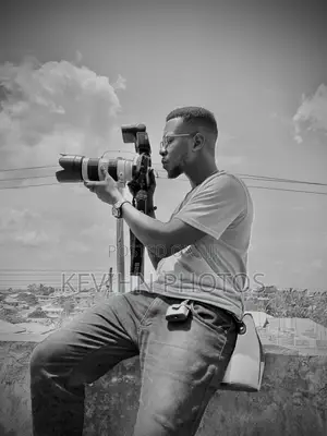 Am a Professional Photographer and Videographer