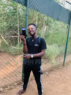 Am a Professional Photographer and Videographer