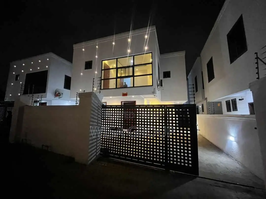 3bdrm Duplex in Wisa Groups, Accra Metropolitan for sale