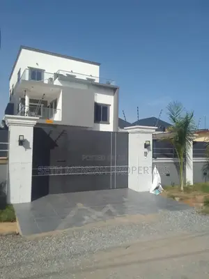 4bdrm Apartment in Achimota, Mile 7 for sale