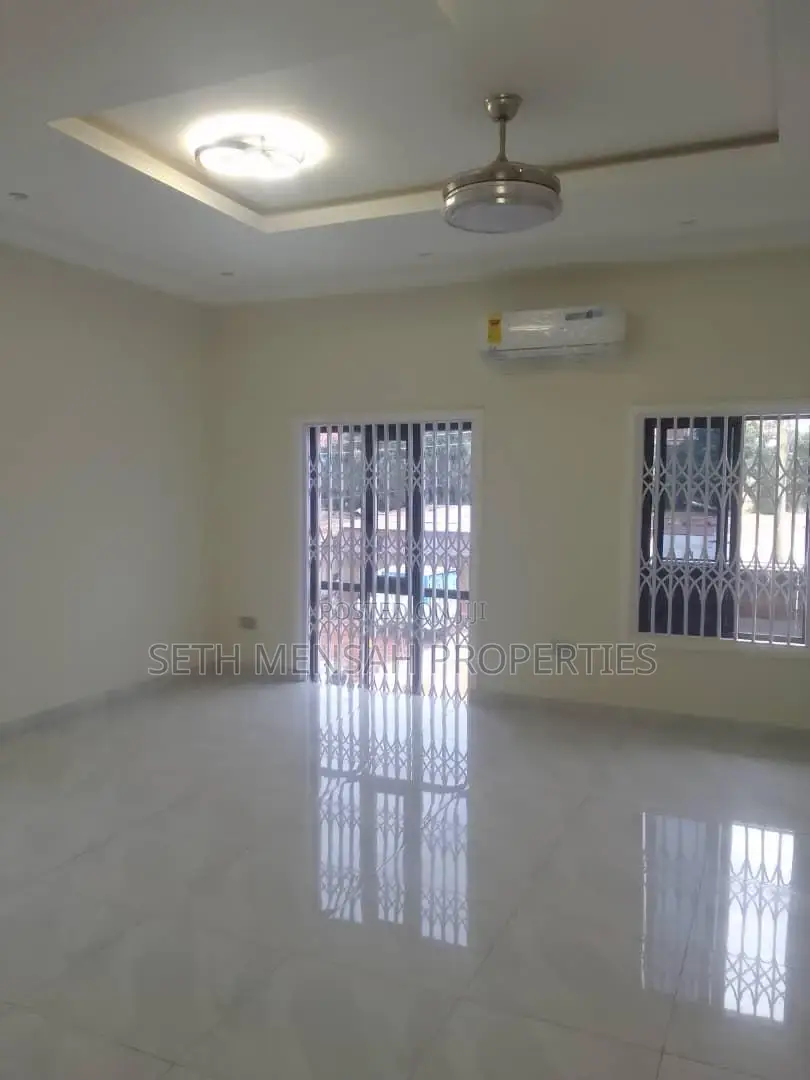 4bdrm Apartment in Achimota, Mile 7 for sale