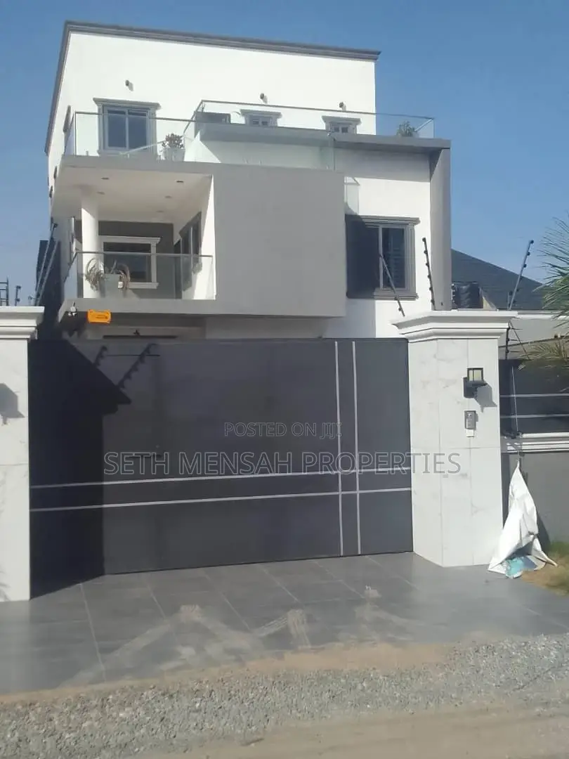 4bdrm Apartment in Achimota, Mile 7 for sale