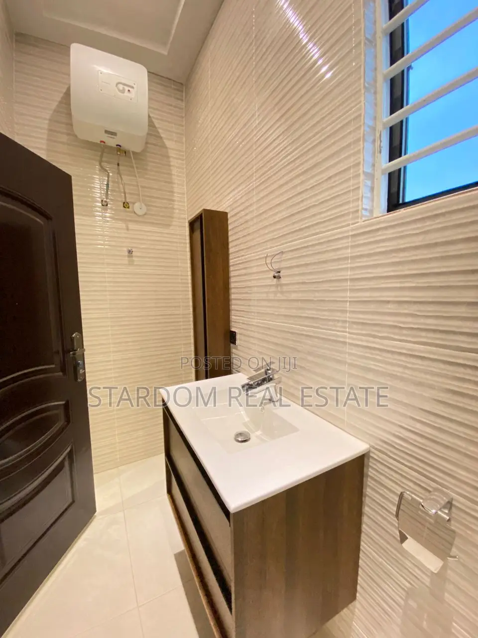 4bdrm Duplex in East Legon for sale