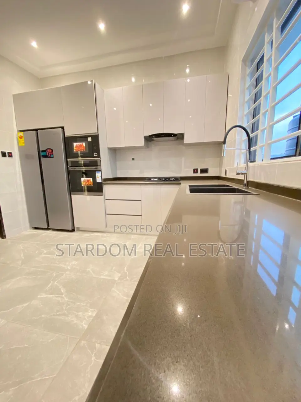 4bdrm Duplex in East Legon for sale
