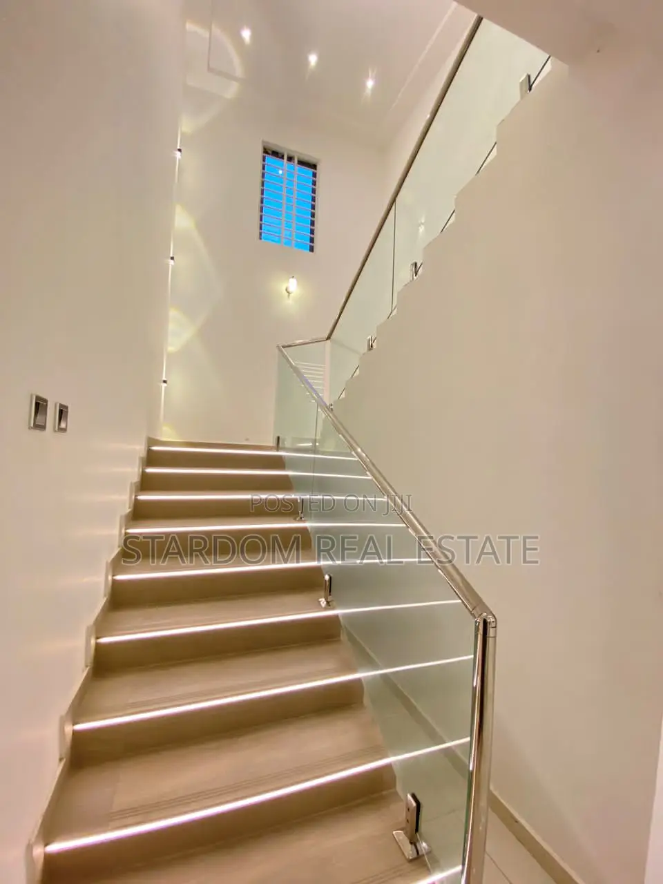 4bdrm Duplex in East Legon for sale