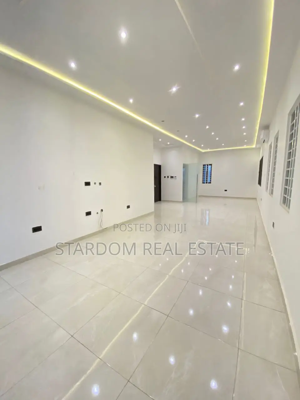 4bdrm Duplex in East Legon for sale